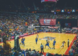 【乐竟官网】凯尔登-约翰逊替补席展现实力，高效输出12分6篮板2助攻助球队告捷